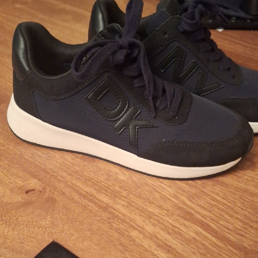 DKNY Women Black  Runner Sneakers Size 6
